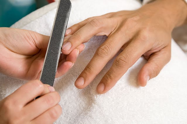 Mise en beauté express des ongles mains